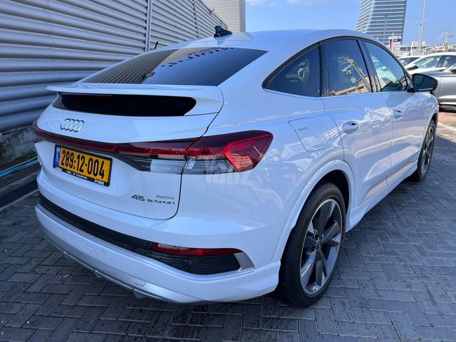 אאודי Q4 e-tron