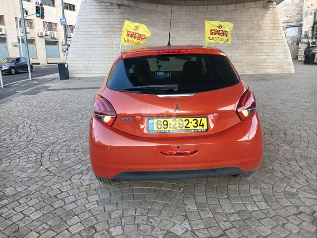פיג'ו 208