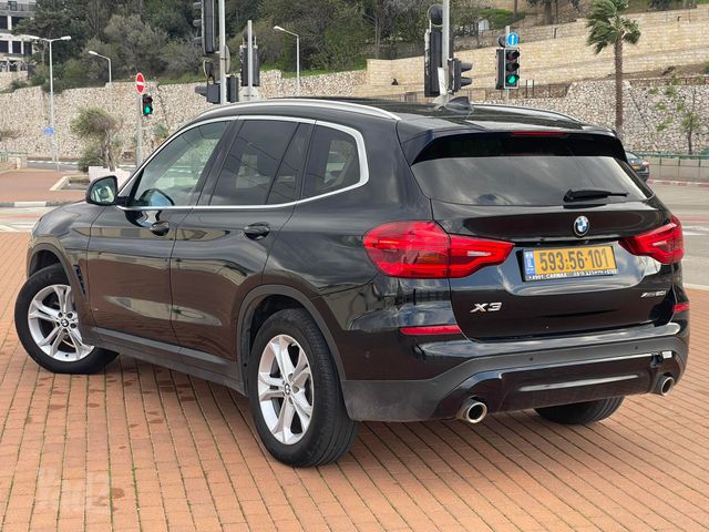 ב מ וו X3
