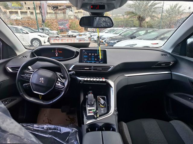 פיג'ו 3008
