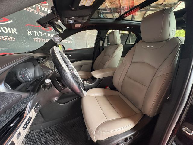 קאדילק XT4