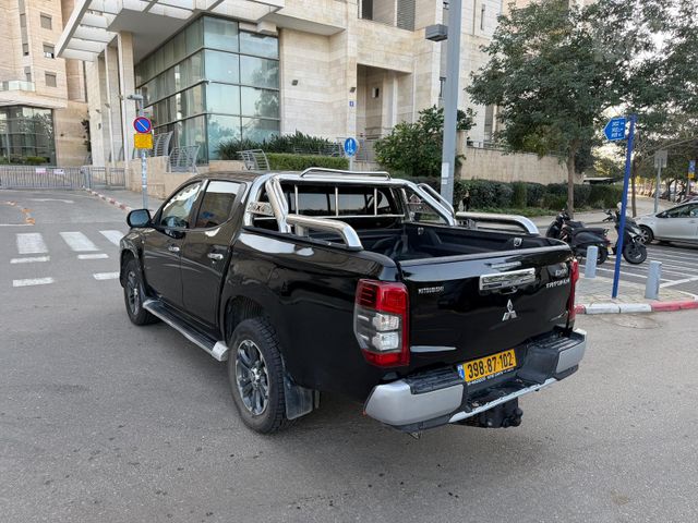 מיצובישי טרייטון / L200