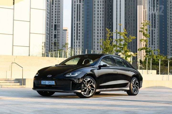 יונדאי איוניק 6