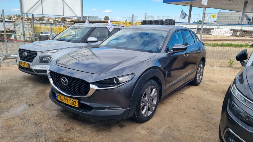 מודעת רכב מאזדה CX-30