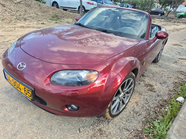 מודעת רכב מאזדה MX-5