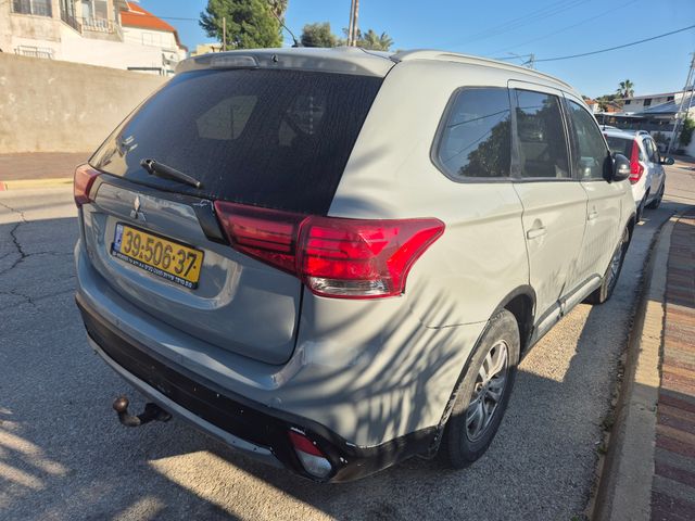 מיצובישי אאוטלנדר