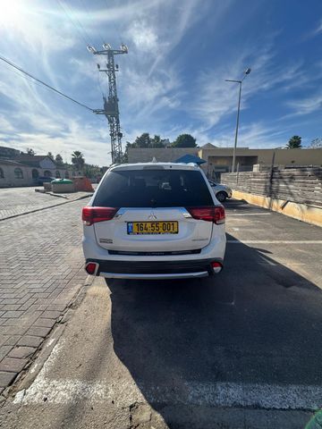 מיצובישי אאוטלנדר