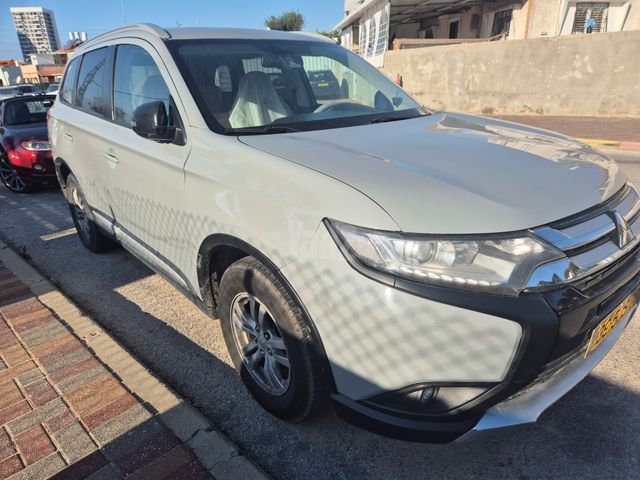 מיצובישי אאוטלנדר