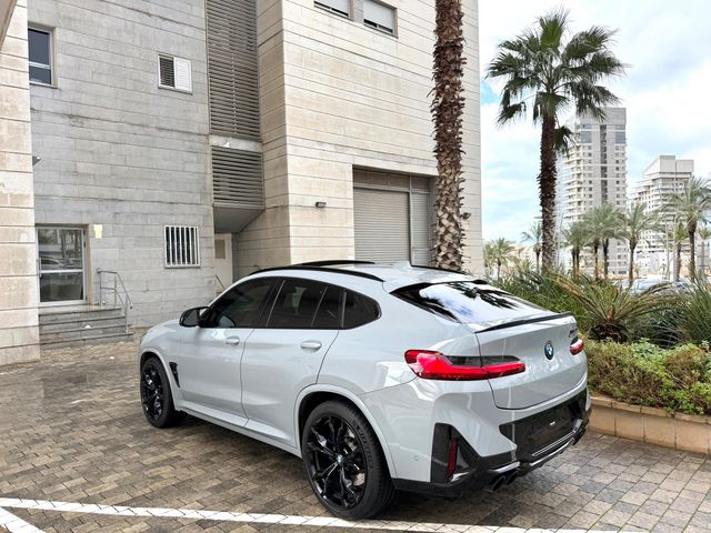 ב מ וו X4 M
