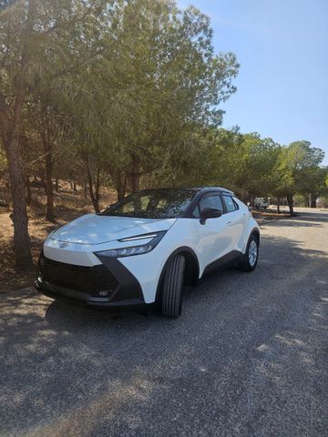 מודעת רכב טויוטה C-HR