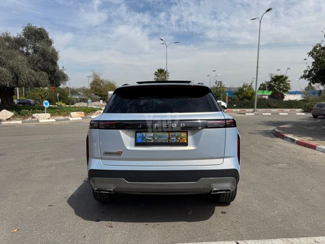 ג'אקו J7