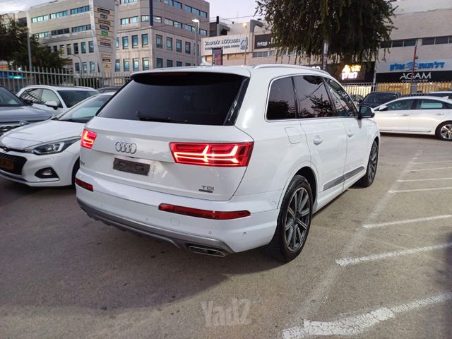 מודעת רכב אאודי Q7 2