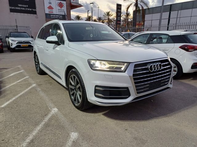 מודעת רכב אאודי Q7 1
