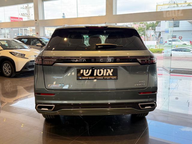 ג'אקו J8