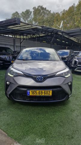 מודעת רכב טויוטה C-HR