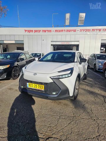 מודעת רכב טויוטה C-HR
