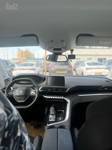 פיג'ו 3008