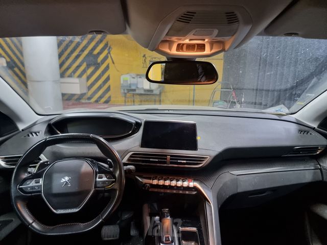 פיג'ו 3008