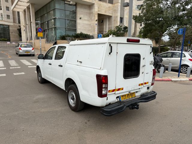 איסוזו די-מקס