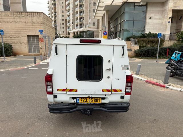 איסוזו די-מקס