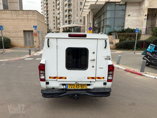 איסוזו די-מקס