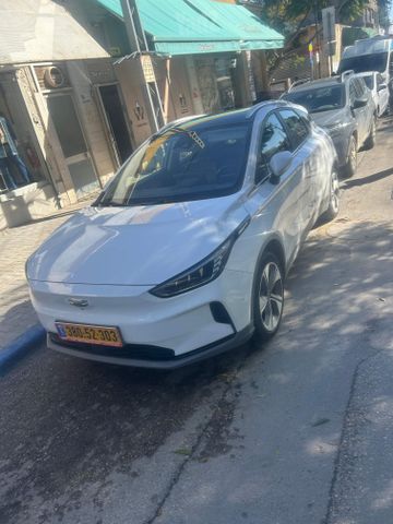 מודעת רכב ג׳ילי Geometry C