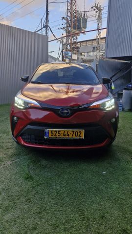 מודעת רכב טויוטה C-HR