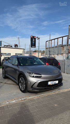 מודעת רכב ג'נסיס GV60