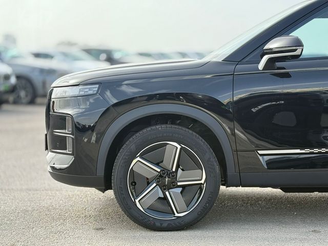ג'אקו J7