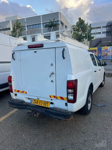 איסוזו די-מקס