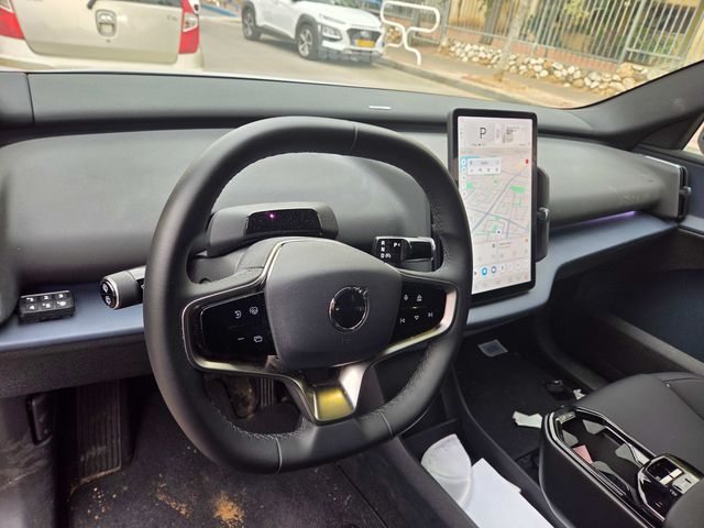 וולוו EX30