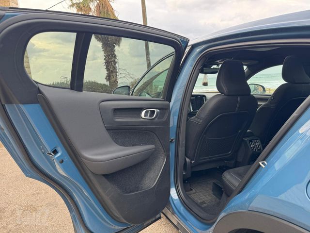 וולוו C40