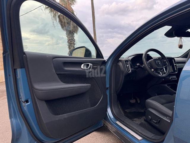 וולוו C40