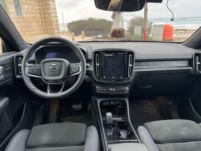 וולוו C40