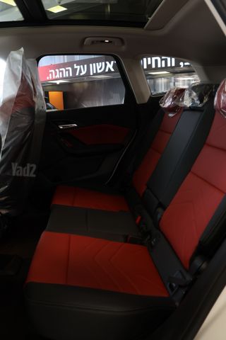 ב מ וו X1