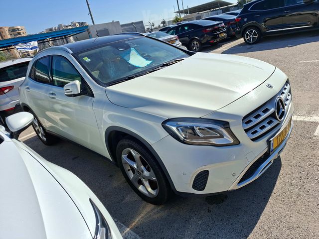 מודעת רכב מרצדס-בנץ GLA