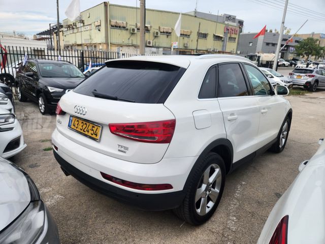 אאודי Q3