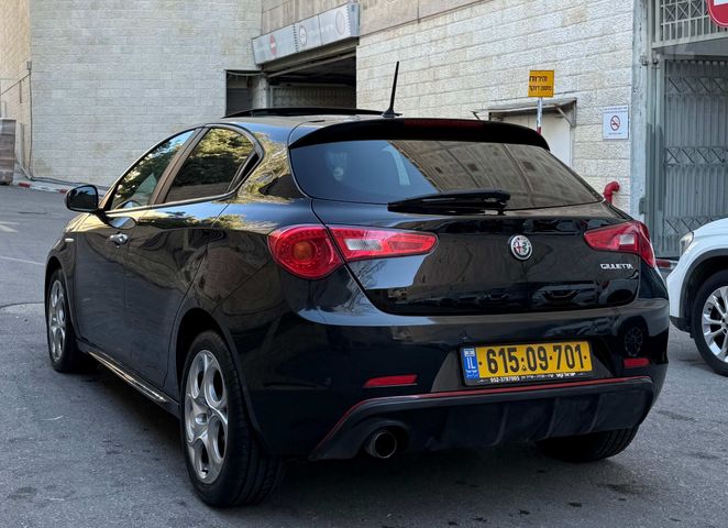 אלפא רומיאו ג'ולייטה