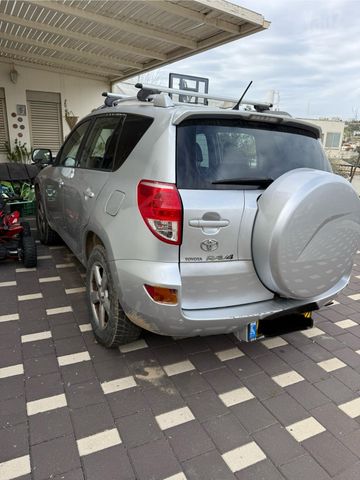 טויוטה RAV4