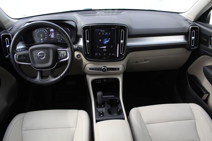 וולוו XC40