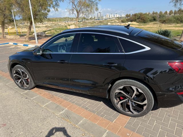 אאודי Q8 e-tron