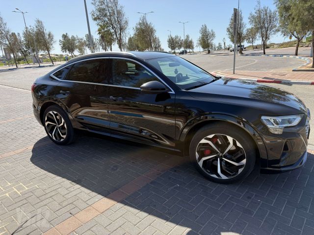 אאודי Q8 e-tron