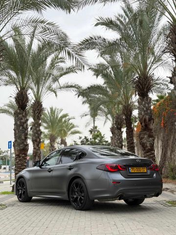 אינפיניטי Q70
