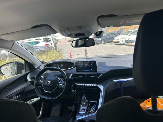 פיג'ו 3008