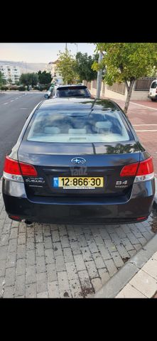 סובארו B4/לגאסי
