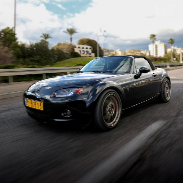 מודעת רכב מאזדה MX-5