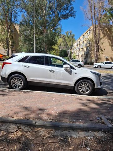 קאדילק XT5