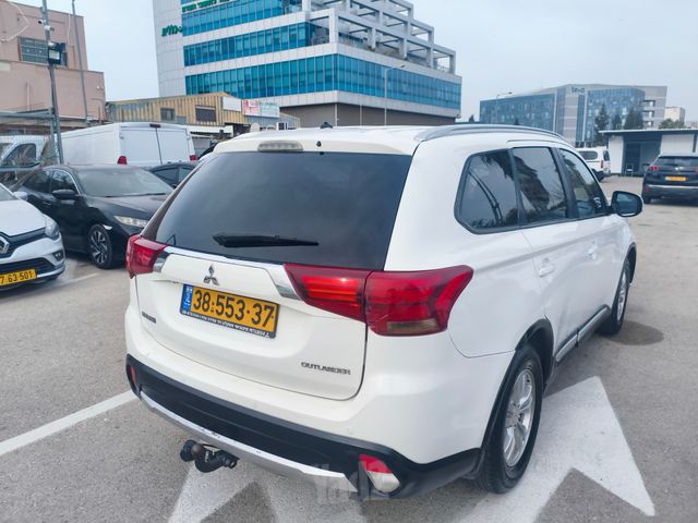 מיצובישי אאוטלנדר