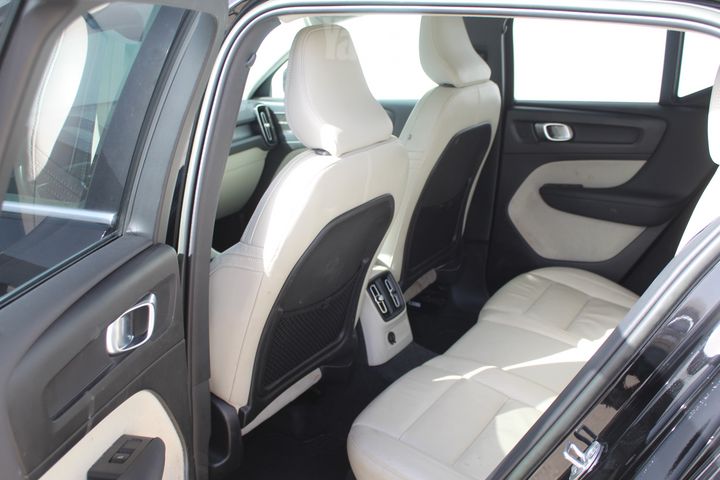 וולוו XC40