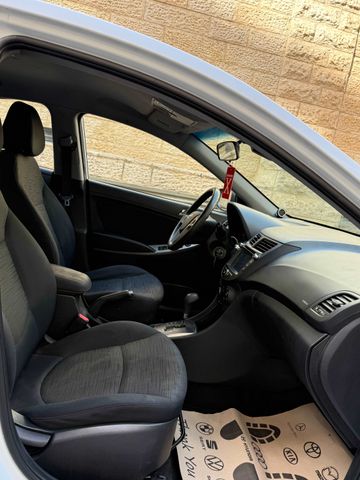 יונדאי אקסנט i25
